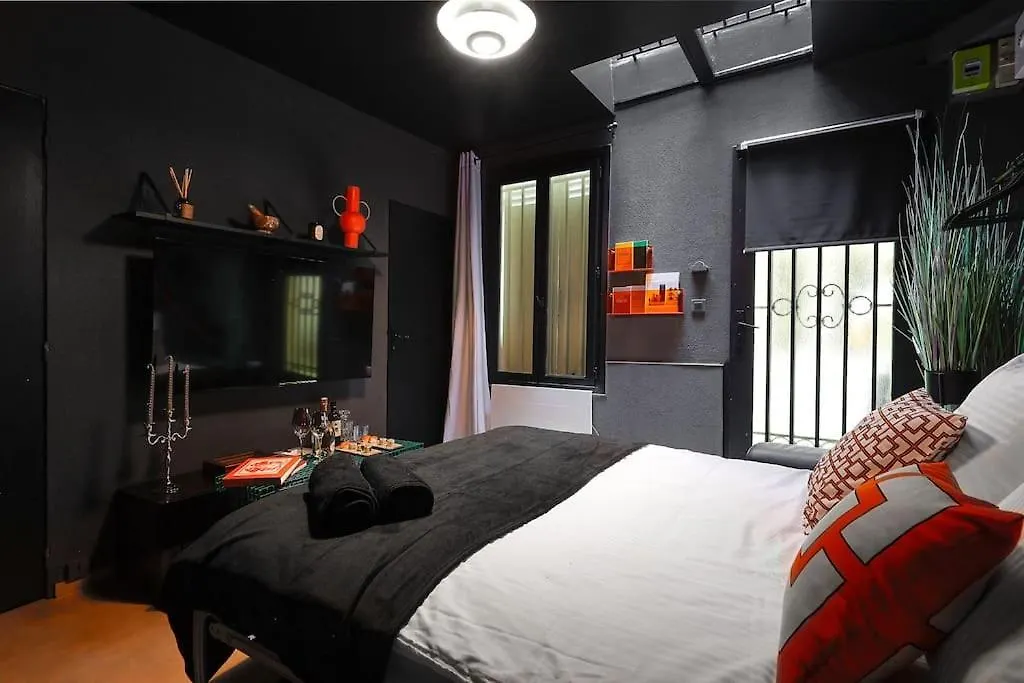 Le Dark Apartment Paris