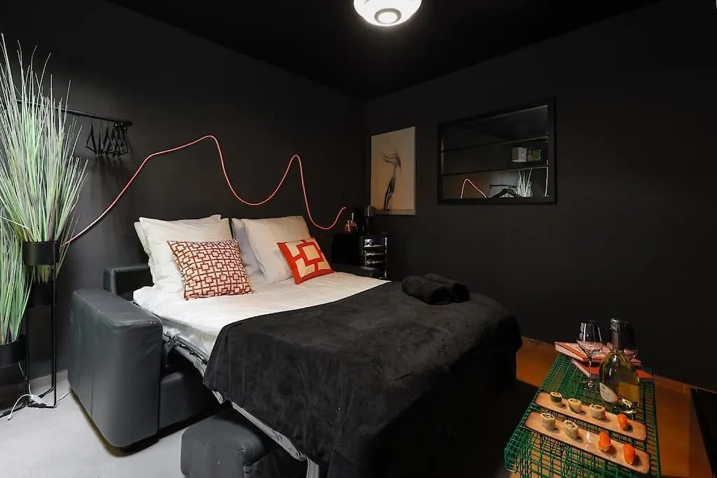 Le Dark Apartment Paris 0*,  France