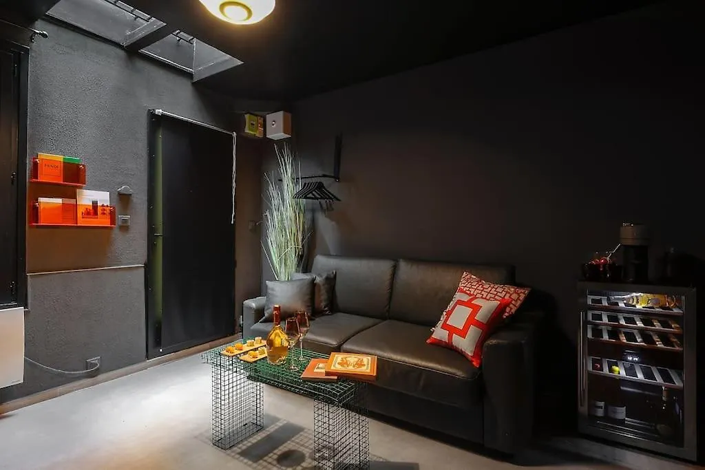 Le Dark Apartment Paris 0*,